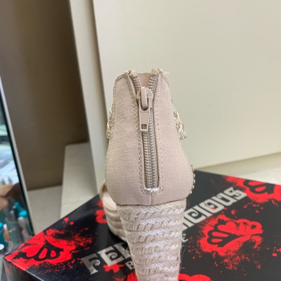 NEW in Box. Womens Fergalicious Vanessa Woven Wedge Espadrille Sandals - Natural - Picture 4 of 5